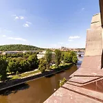 Classy Riverside Apartment In The Old Town Of Prague